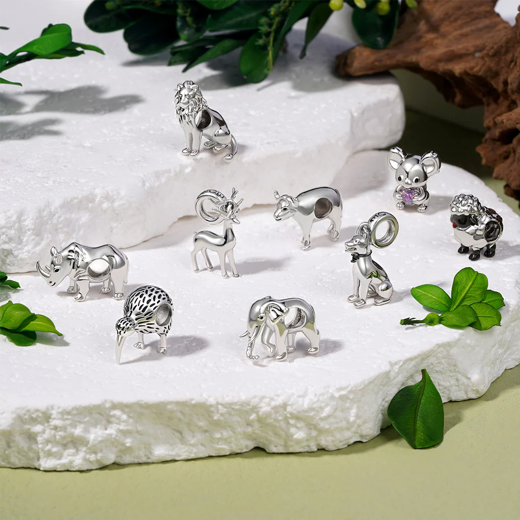 Gnoce Koala Embraces Heart Charm Platinum-plated Silver Blend - Image 3