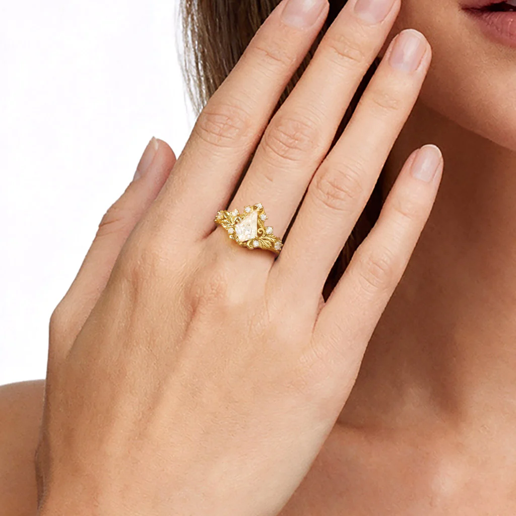 Gnoce Leaf Filigree Kite-Cut Moissanite Ring - Image 2