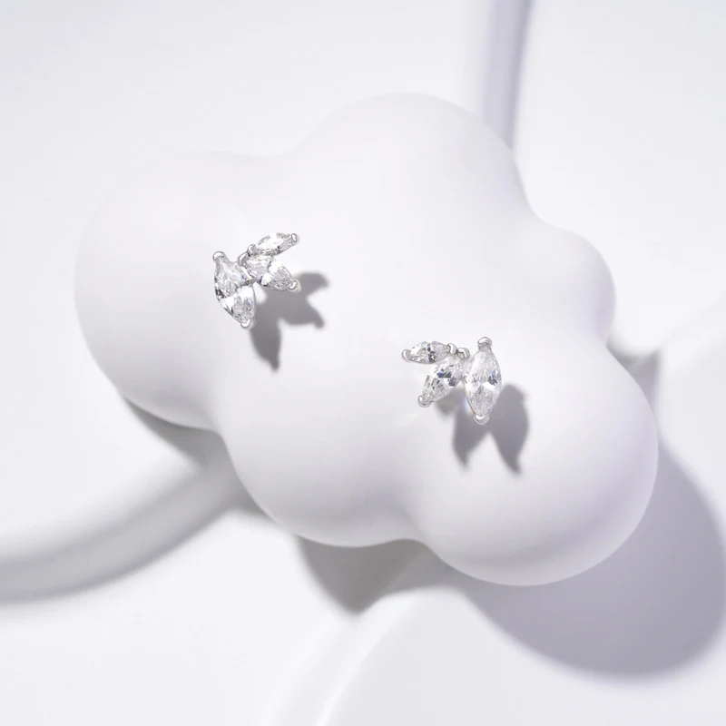 Gnoce Leaf-shaped Stud Earrings Platinum-plated Silver Blend - Image 4