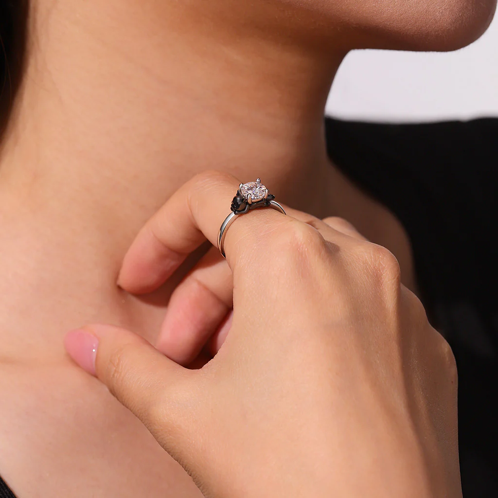 Gnoce Little Black Dragon Embraces Moissanite Ring Platinum-plated Silver Blend - Image 8