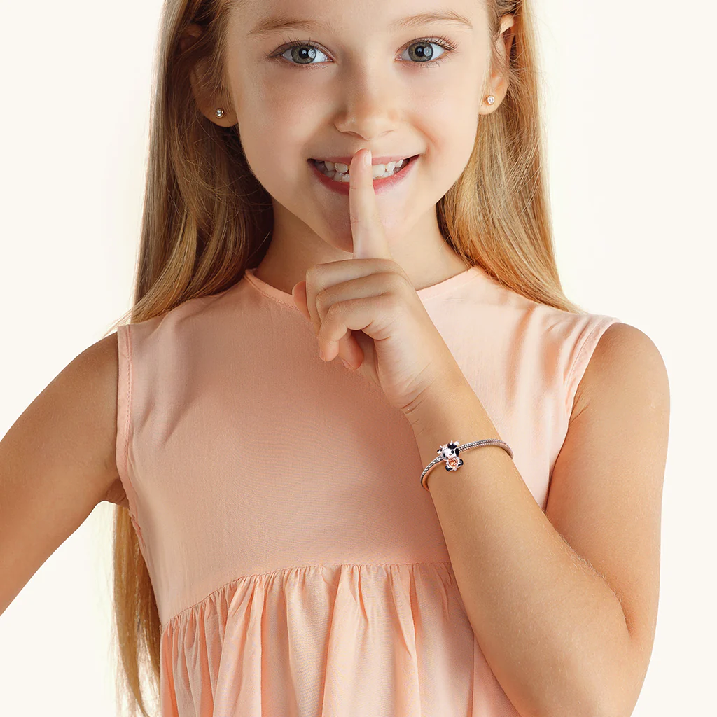 Gnoce Little Cow Embraces Heart Gem Charm Platinum-plated Silver Blend - Image 4