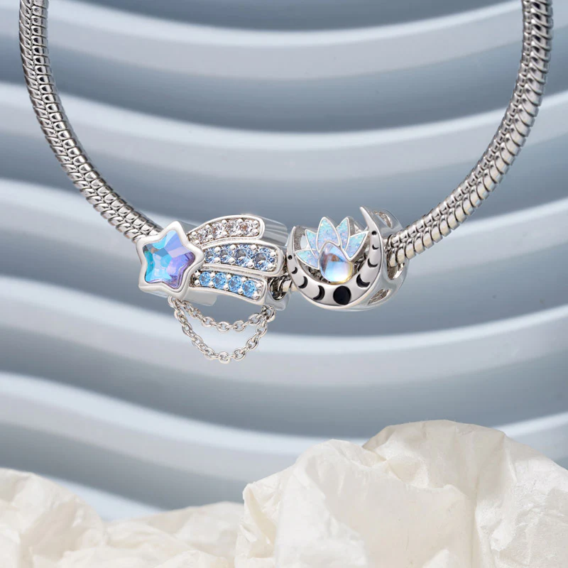 Gnoce Lotus Moon Charm Platinum-plated Silver Blend - Image 2