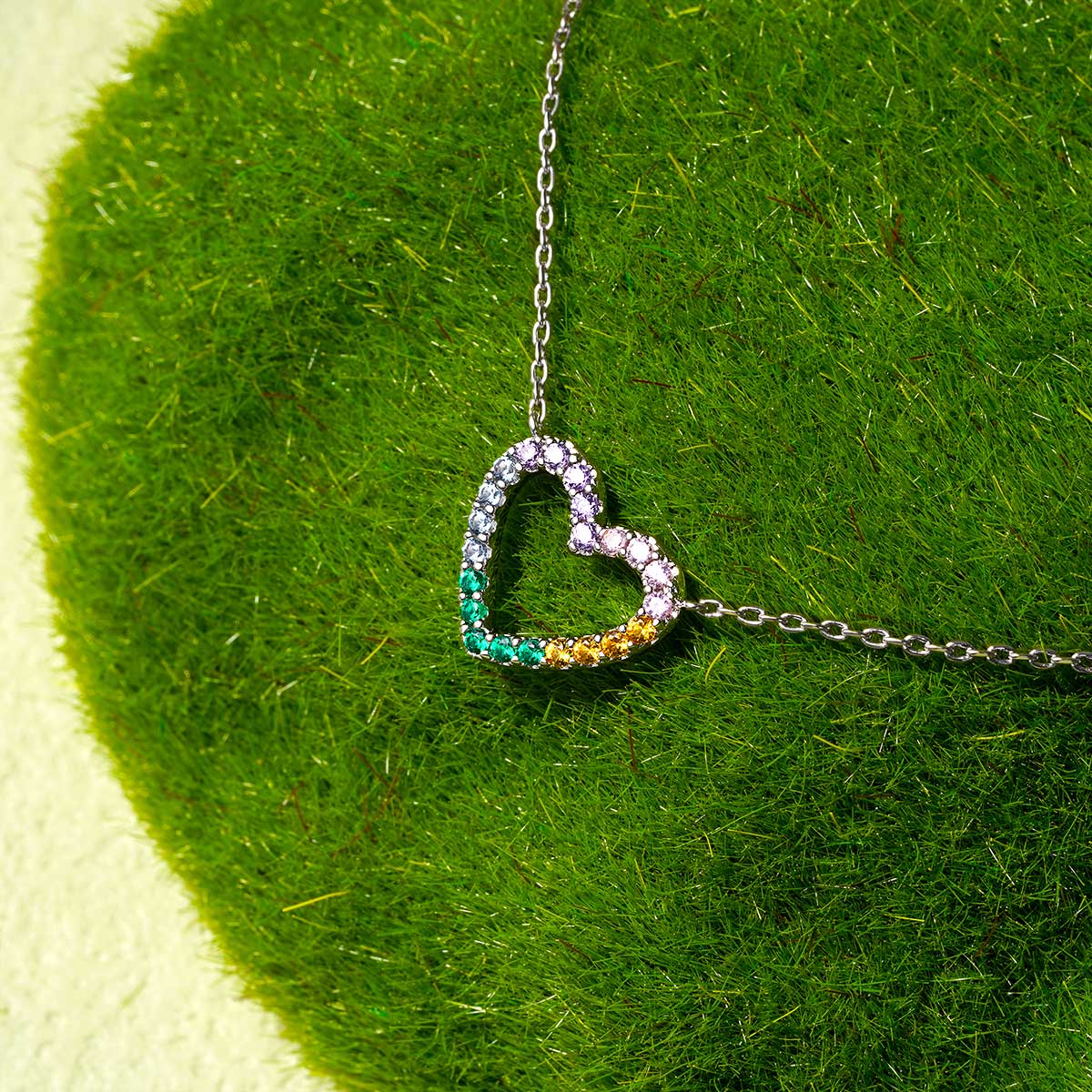 Gnoce Sparkling Love Heart Necklace Platinum-plated Silver Blend - Image 3