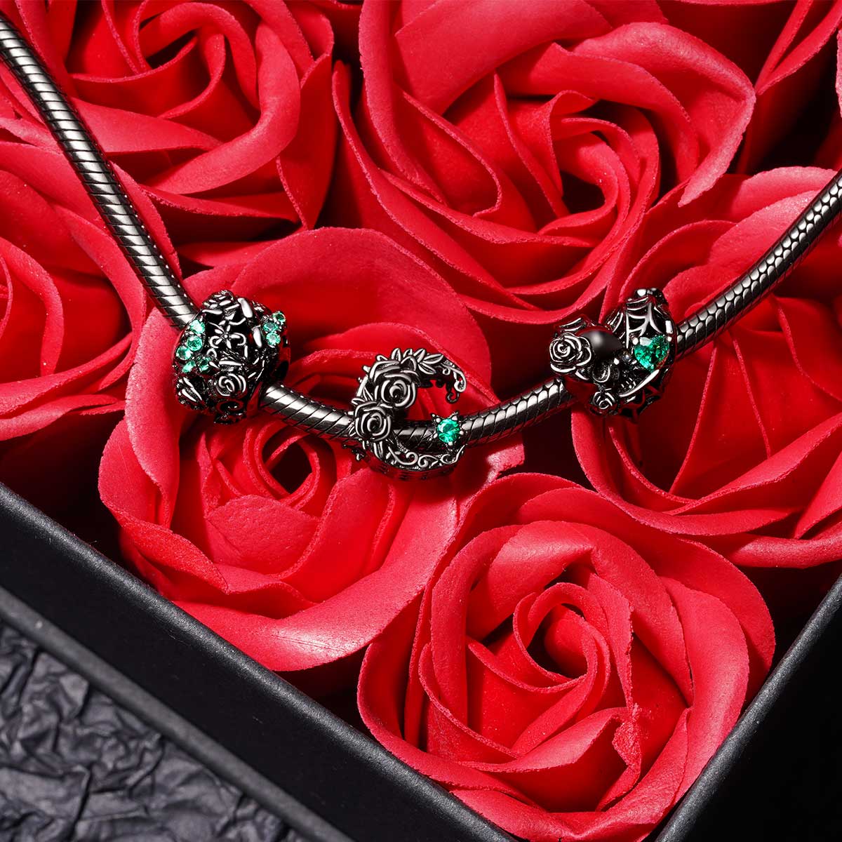Gnoce Dark Moon Rose Charm - Image 3