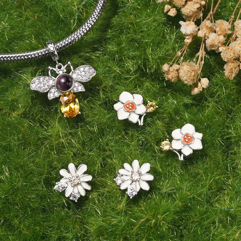 Gnoce Birthday Flower Series Narcissus Stud Earrings Platinum-plated Silver Blend - Image 3