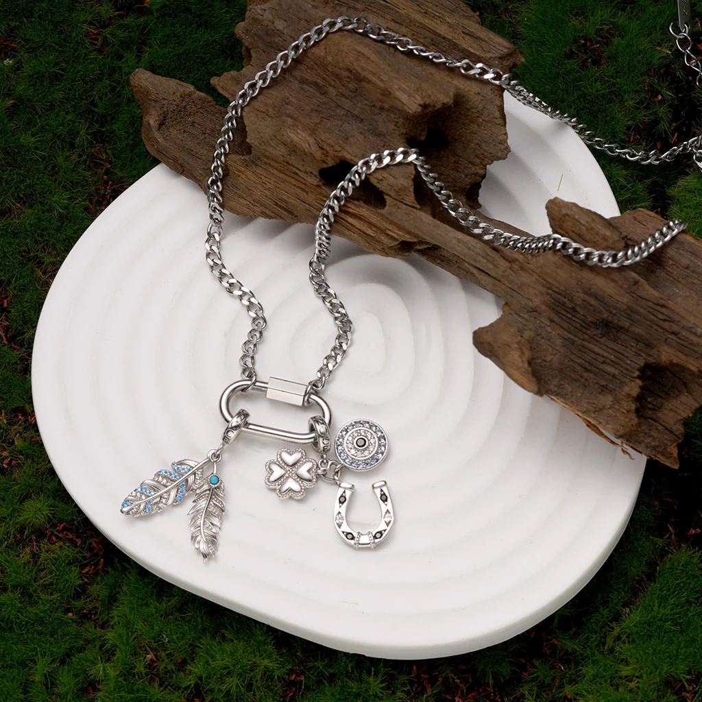 Gnoce Silver Oval Hoop Lock Chain Necklace - Image 3