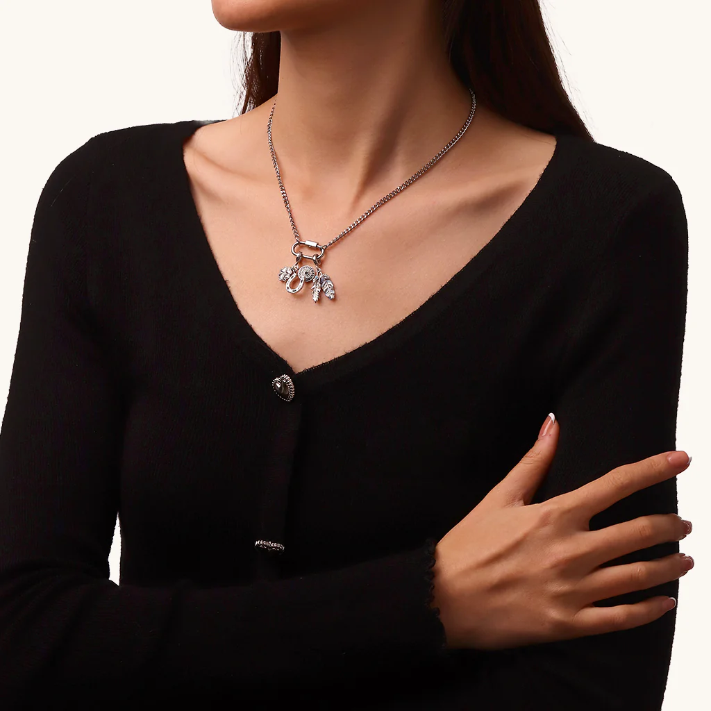 Gnoce Silver Oval Hoop Lock Chain Necklace - Image 4