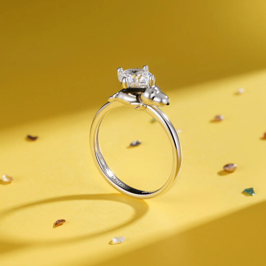 Gnoce Peanuts Lovingly Snoopy Embraces Moissanite Round Cut Ring - Image 6