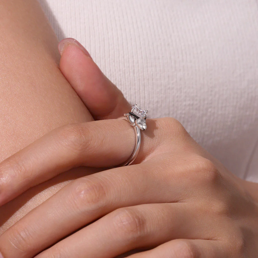 Gnoce Peanuts Lovingly Snoopy Embraces Moissanite Round Cut Ring - Image 8