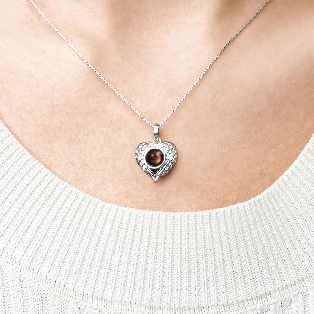 Gnoce Projection Heart Personalized Photo Necklace - Image 4