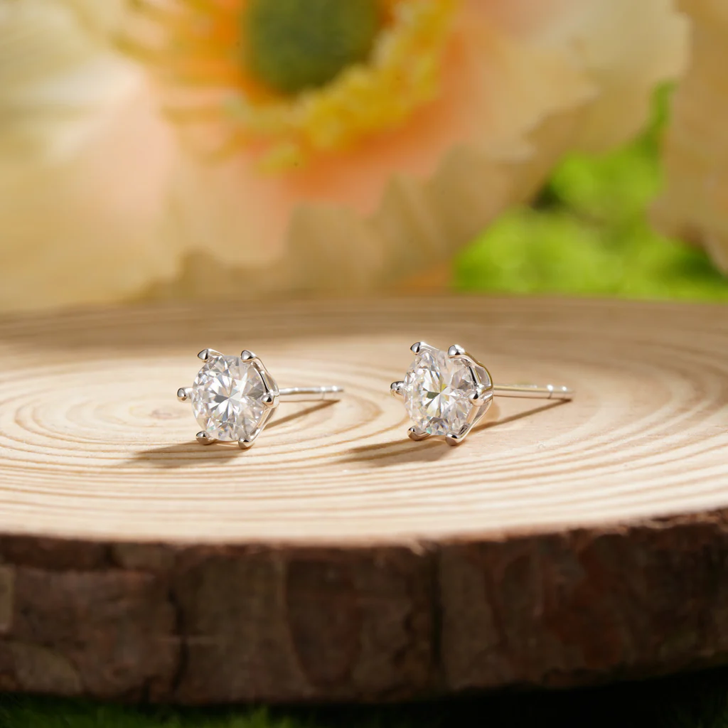 Gnoce Round Cut Moissanite Stud Earrings Platinum-plated Silver Blend - Image 4