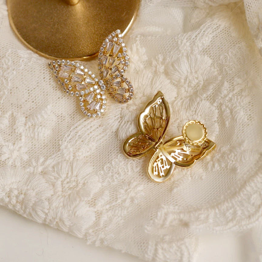 Gnoce Shiny Butterfly Ear Clips - Image 2
