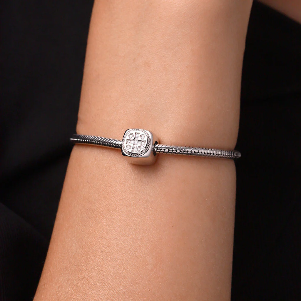 Gnoce Shiny Cross Square Charm Platinum-plated Silver Blend - Image 5