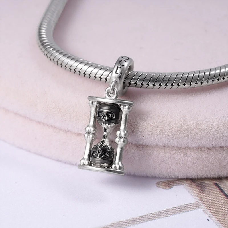 Gnoce Skull Hourglass Charm Platinum-plated Silver Blend - Image 2