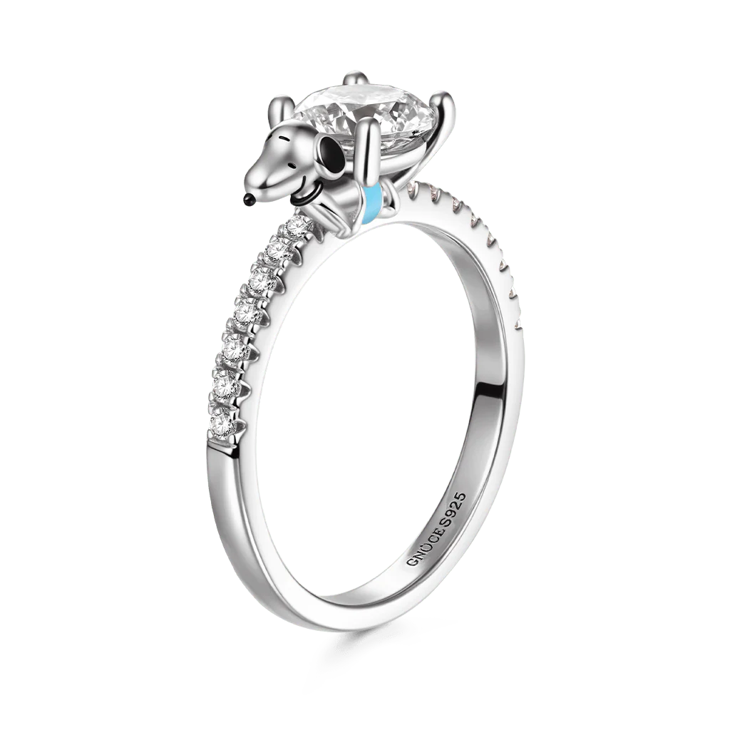 Gnoce Peanuts Snoopy Carrying Moissanite Round Cut Ring