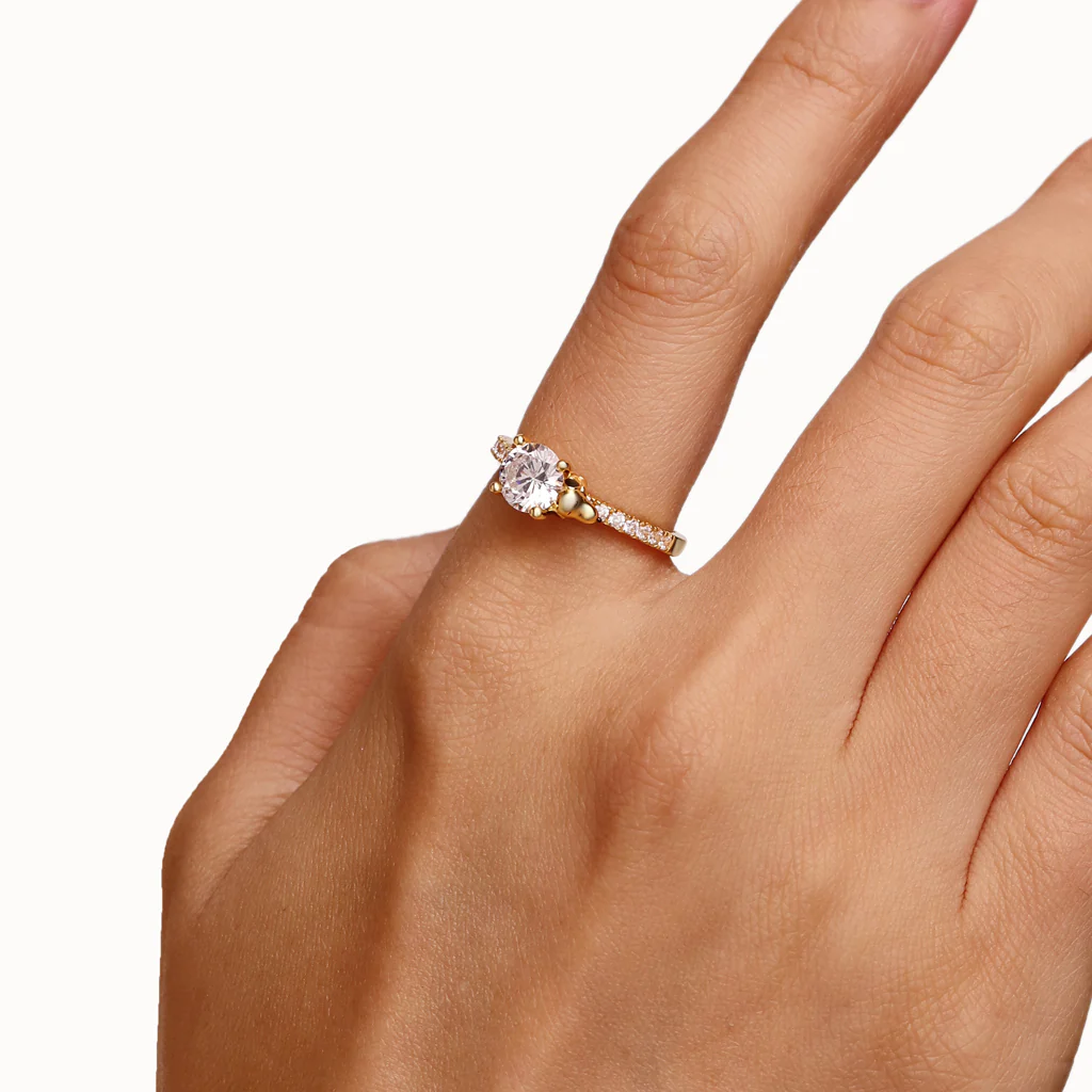 Gnoce  Peanuts Snoopy Carrying Moissanite Round Cut Ring - Image 2