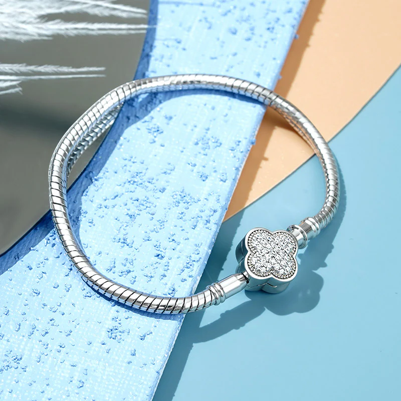 Gnoce Sparkling Lucky Clover Snake Chain Bracelet Platinum-plated Silver Blend - Image 3
