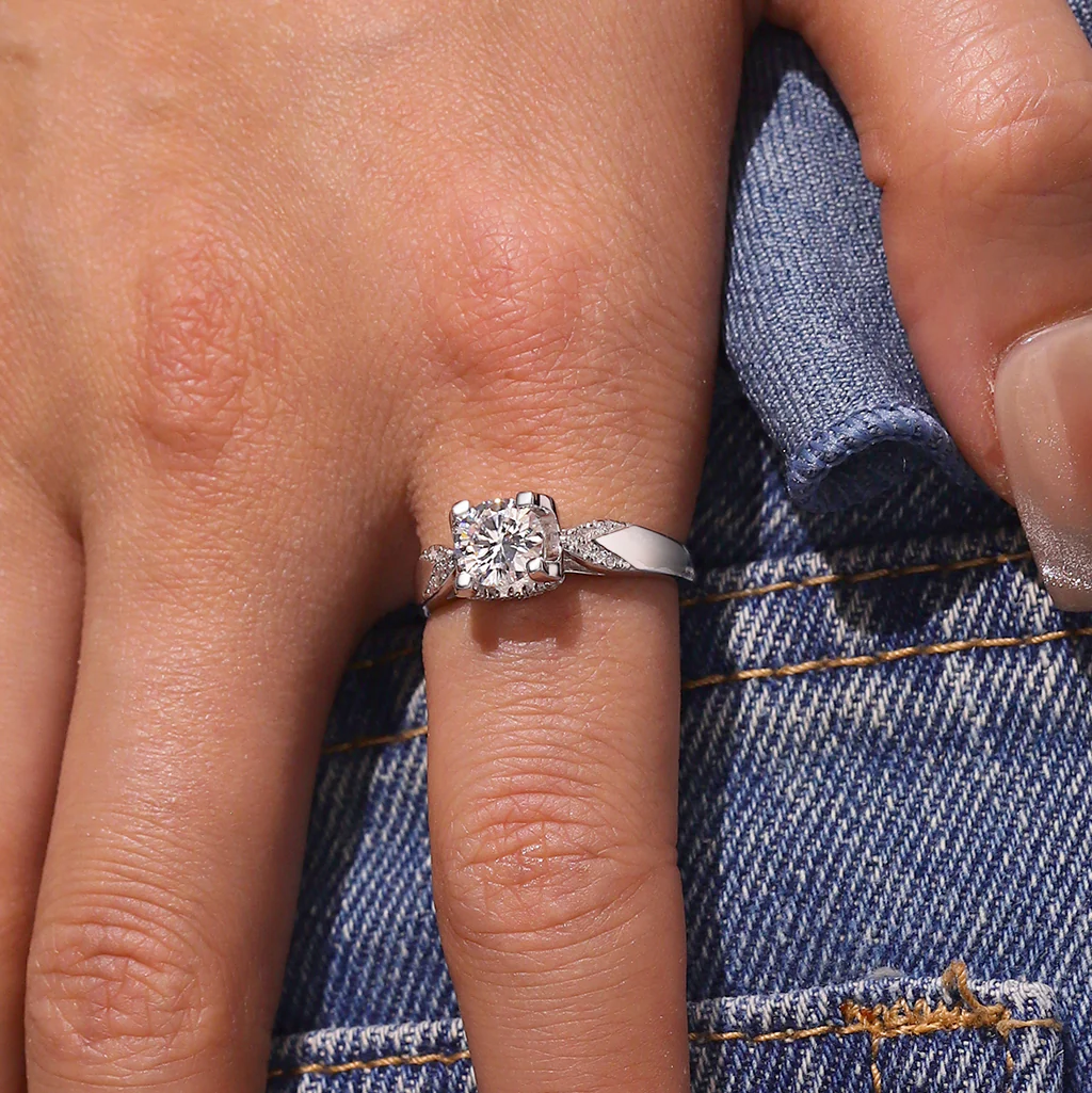 Gnoce Twist Round Moissanite Ring Platinum-plated Silver Blend - Image 5