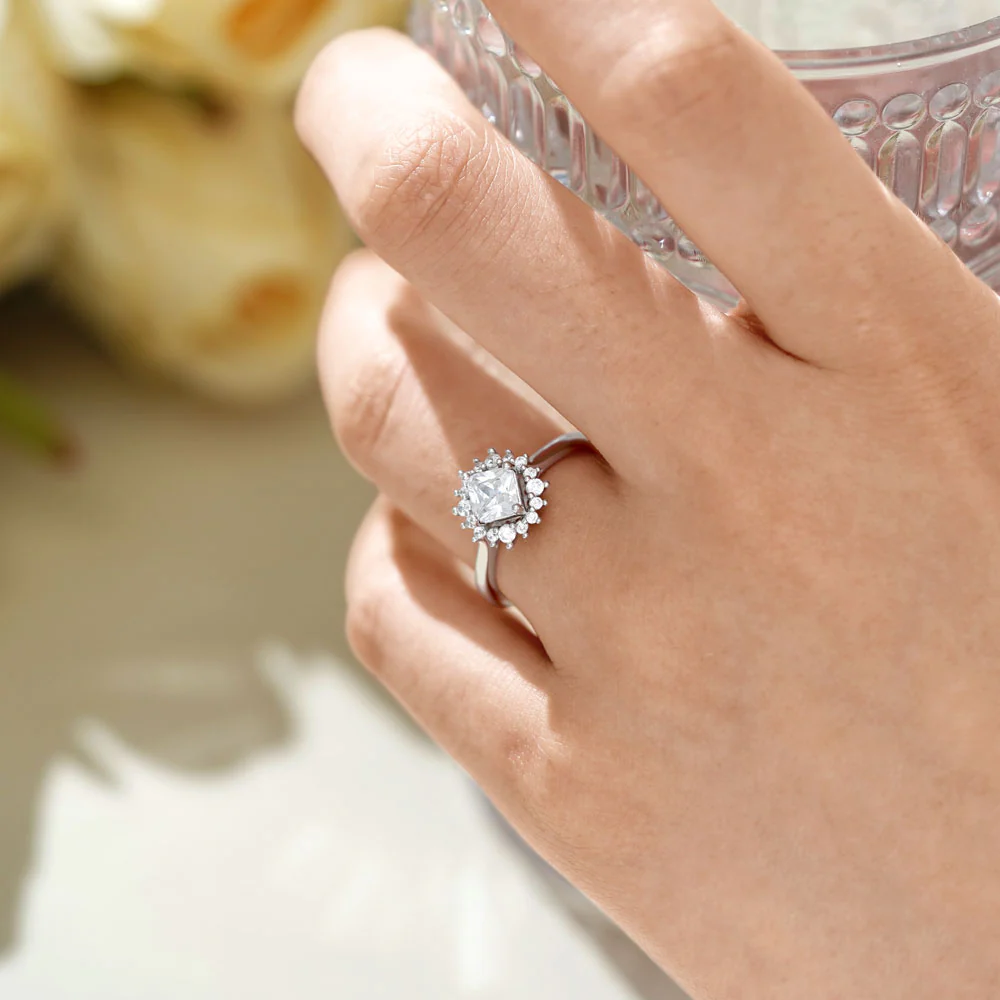 Gnoce Shimmering Princess Cut Promise Ring Platinum-plated Silver Blend - Image 5