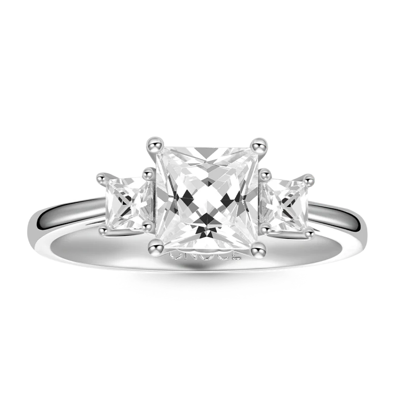 Gnoce Clear Three Stone Ring Platinum-plated Silver Blend