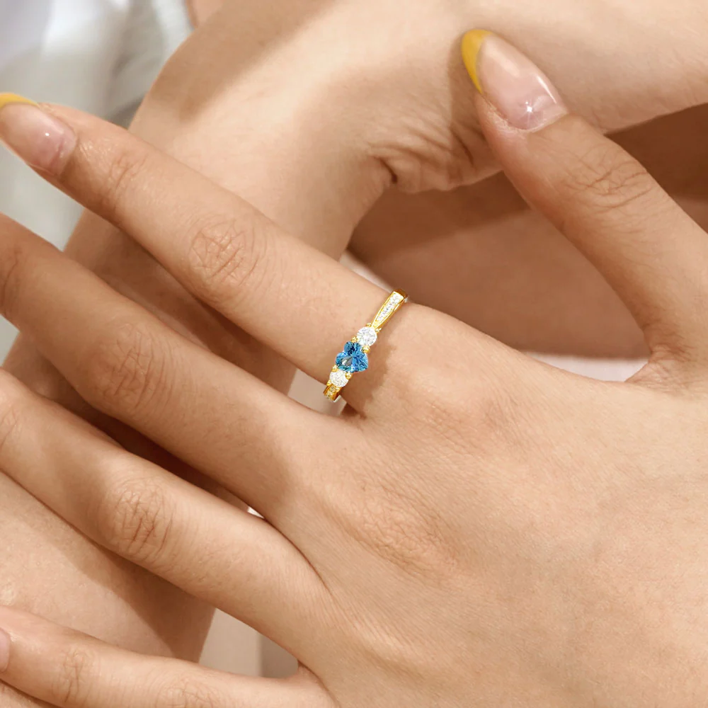 Gnoce Sparkling Three-Stone Promise Ring Platinum-plated Silver Blend - Image 5