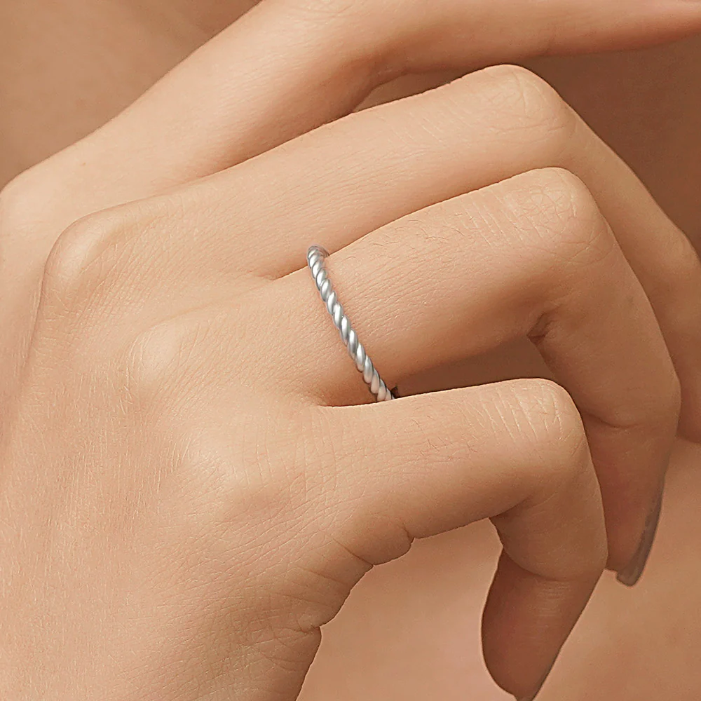 Gnoce Twisted Simple Band Ring Platinum-plated Silver Blend - Image 5