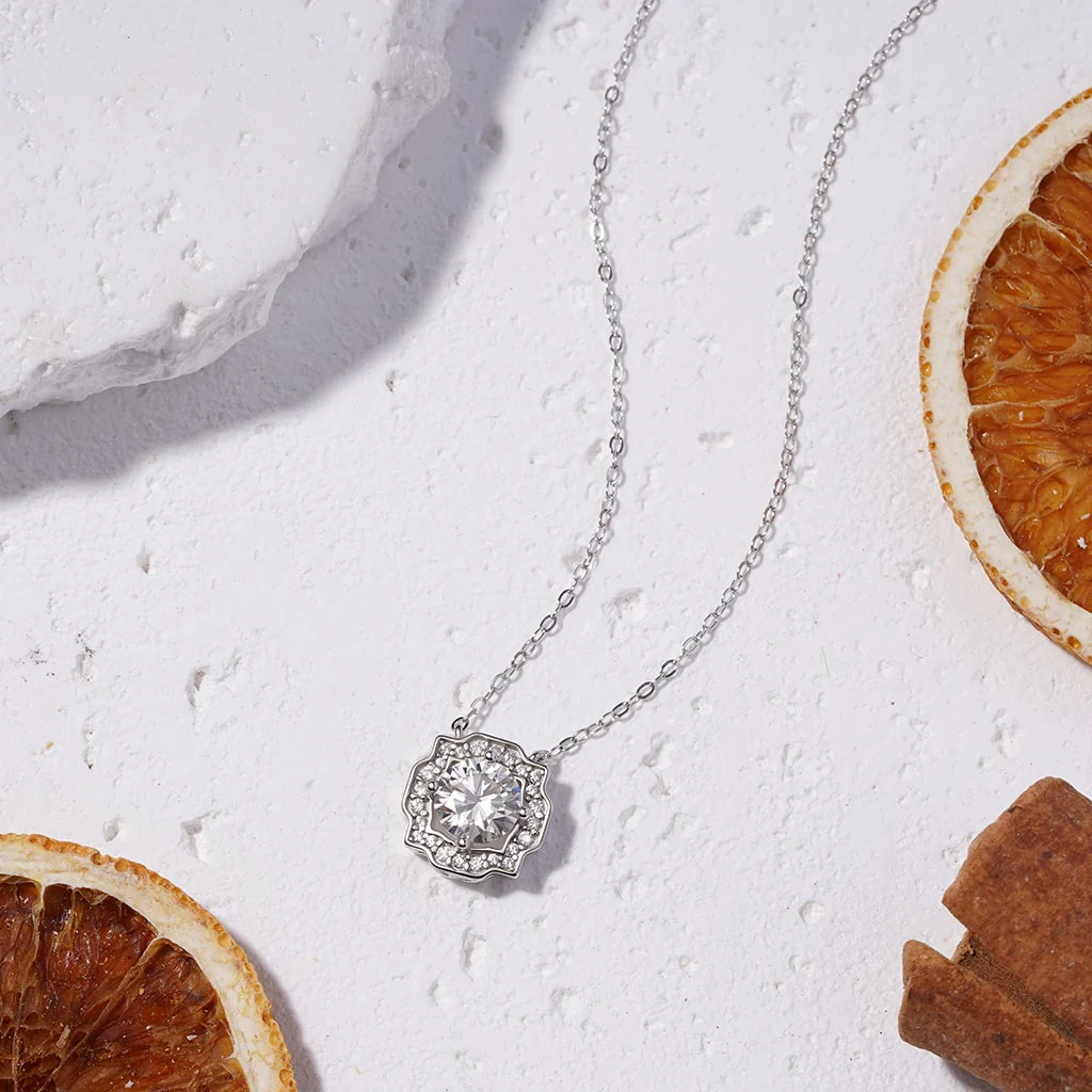 Gnoce Round Center Moissanite Necklace Platinum-plated Silver Blend - Image 4