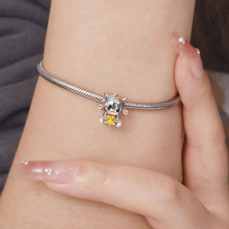Gnoce Yak Embraces Heart Gem Charm - Image 3